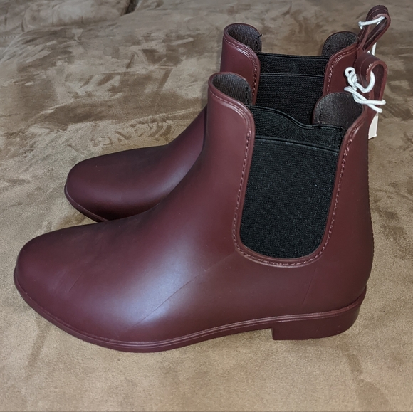 A New Day Chelsea Rain Boot - Picture 2 of 11